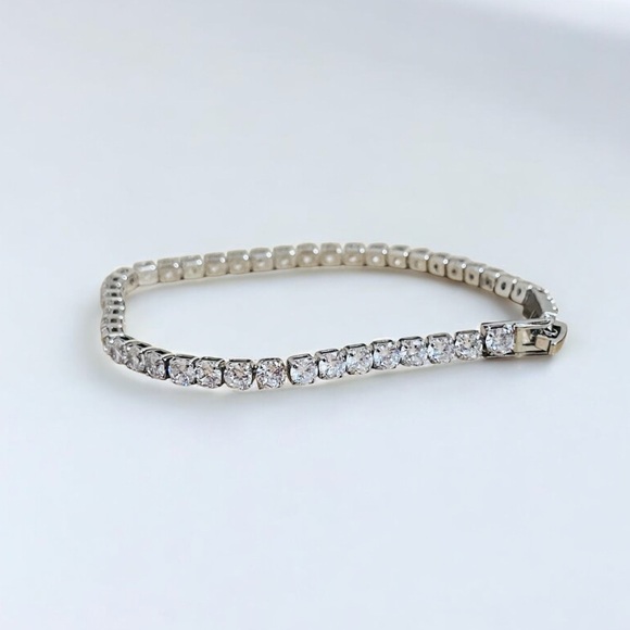 Jewelry - Silver Tone Rhinestone Tennis Bracelet Fashion Jewelry